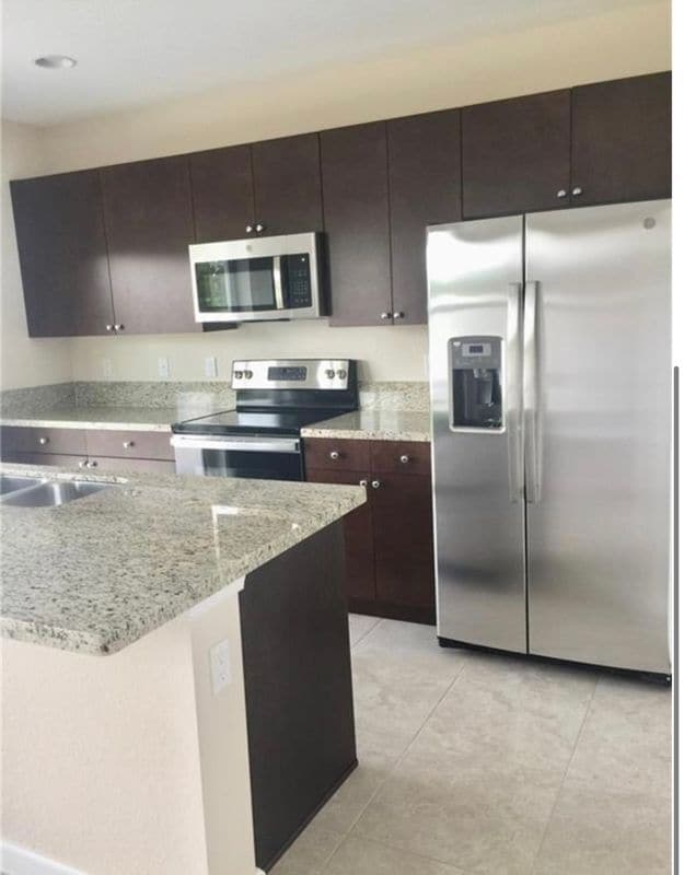 2501 NW Treviso Cir in Port St. Lucie, FL - Building Photo - Building Photo