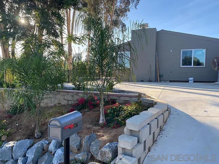 307 S Grape St in Escondido, CA - Building Photo