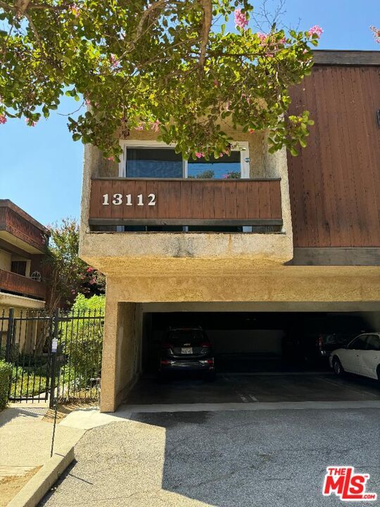 13112 Moorpark St-Unit -1 in Los Angeles, CA - Building Photo - Building Photo