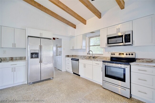 3748 Sebring Pkwy in Sebring, FL - Building Photo - Building Photo