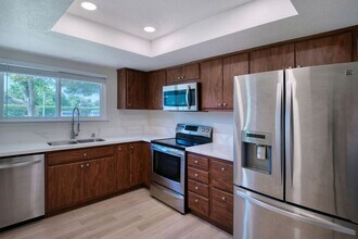 6726 Calvine Rd in Sacramento, CA - Building Photo - Building Photo