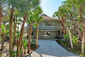 6590 Manasota Key Rd in Englewood, FL - Foto de edificio - Building Photo