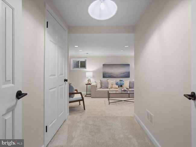 3001 Federal Hill Dr in Falls Church, VA - Building Photo - Building Photo