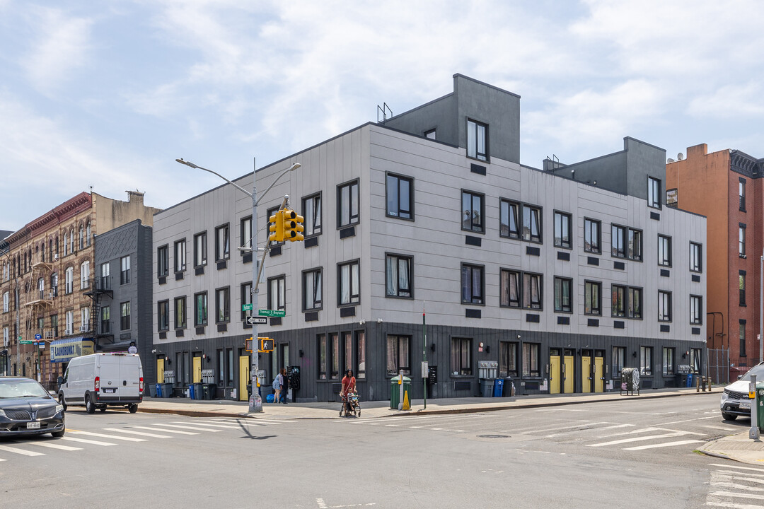 2100 Fulton St in Brooklyn, NY - Building Photo