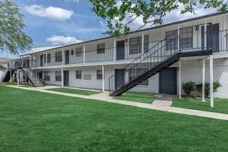 Live life on point at Eden Point Apartments! in Baton Rouge, LA - Building Photo - Building Photo