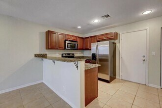 5273 SE Jennings Ln in Stuart, FL - Building Photo - Building Photo