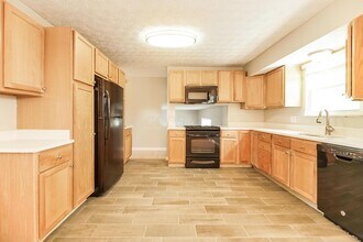 1954 Forest Lake Ct in Grove City, OH - Building Photo - Building Photo