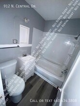 912 N Central Dr in Lorain, OH - Building Photo - Building Photo