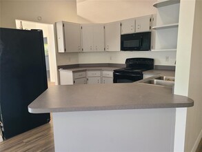 2837 Pondview Dr in Haines City, FL - Foto de edificio - Building Photo