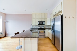 2300 18th St NW, Unit 301 in Washington, DC - Building Photo - Building Photo
