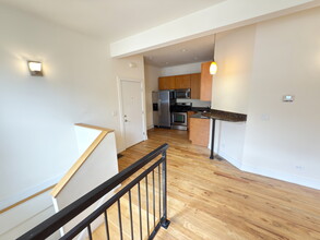 2835 N Damen Ave, Unit 1R in Chicago, IL - Building Photo - Building Photo