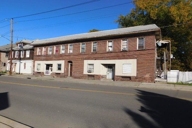 136 Lester Ave in Johnson City, NY - Building Photo - Building Photo