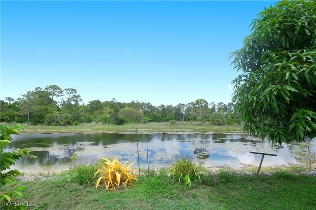 5442 Whitten Dr in Naples, FL - Building Photo - Building Photo