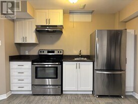 23 Vanwood Crescent in Brampton, ON - Building Photo