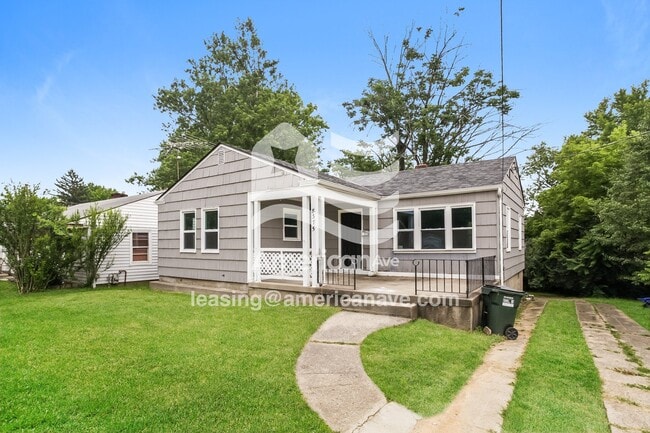 8375 Pippin Rd in Cincinnati, OH - Building Photo - Building Photo