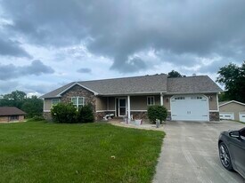 62 County Rd 600A in Loose Creek, MO - Building Photo