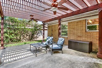 2003 Viking Dr in Houston, TX - Building Photo - Building Photo