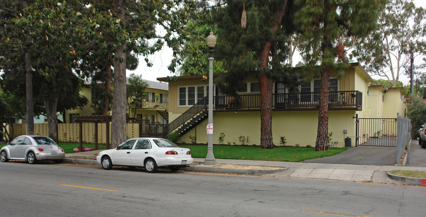 Bungalows on Madison in Pasadena, CA - Building Photo