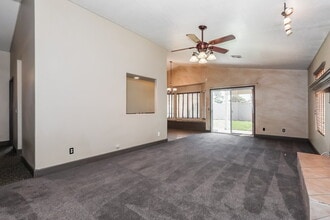 913 S Scallop Dr in Gilbert, AZ - Building Photo - Building Photo