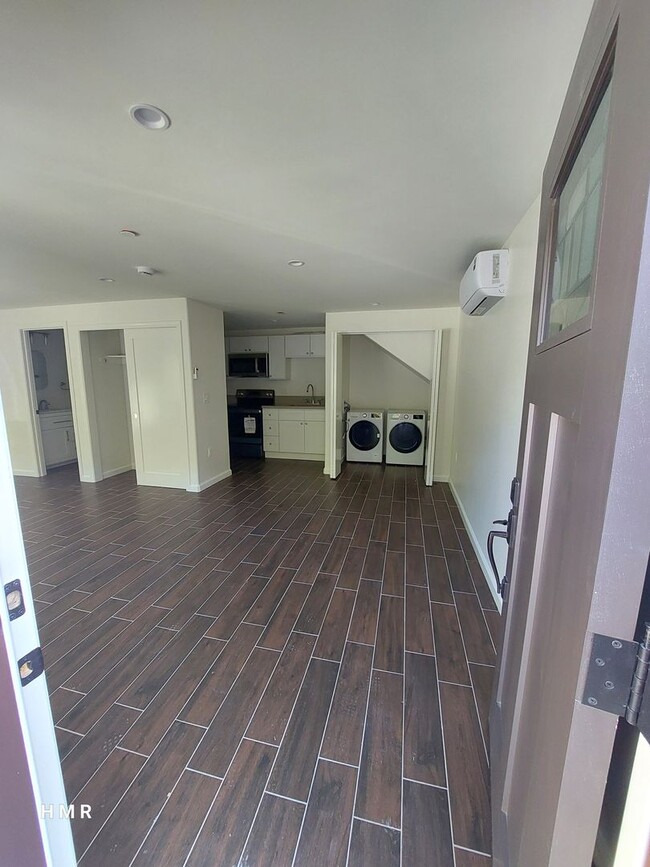 749 1/2 E Ave 43 in Los Angeles, CA - Building Photo - Building Photo