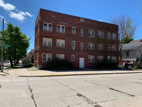 2903 W Michigan St in Milwaukee, WI - Building Photo - Building Photo