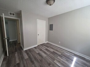 6203 E 152 Terrace in Grandview, MO - Building Photo - Building Photo