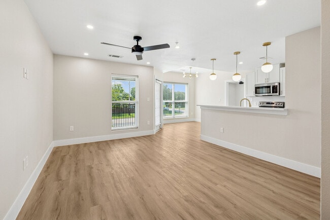 Lake Meadows in Garland, TX - Foto de edificio - Building Photo