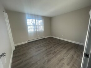 799 Farm Rd, Unit 1 in Marlborough, MA - Foto de edificio - Building Photo