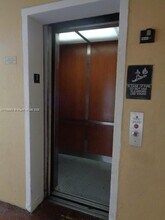 8820 Fontainebleau Blvd in Miami, FL - Building Photo - Building Photo