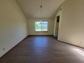 2426 W Klamath Ave in Kennewick, WA - Building Photo - Building Photo