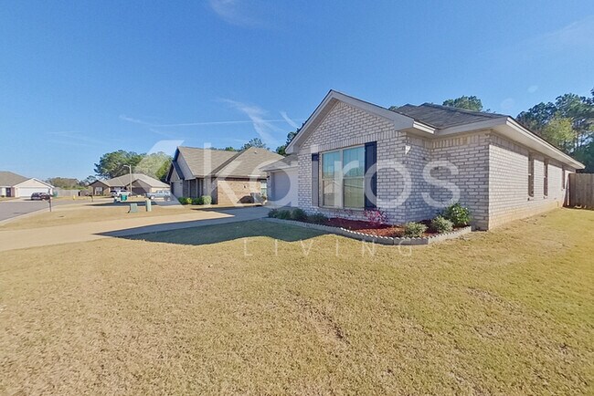 94 Robin Hood Ct in Elmore, AL - Building Photo - Building Photo