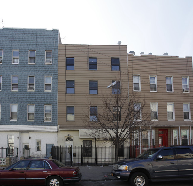 238 Montrose Ave in Brooklyn, NY - Building Photo - Building Photo