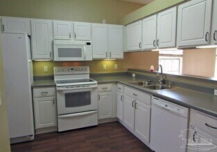 1531 Newcastle Way in Pensacola, FL - Foto de edificio - Building Photo