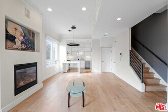 438 Arnaz Dr in Los Angeles, CA - Building Photo - Building Photo