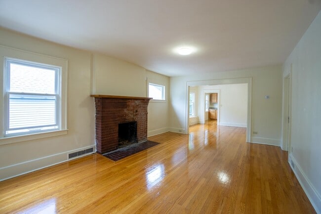 689 Allen St in Syracuse, NY - Building Photo - Building Photo