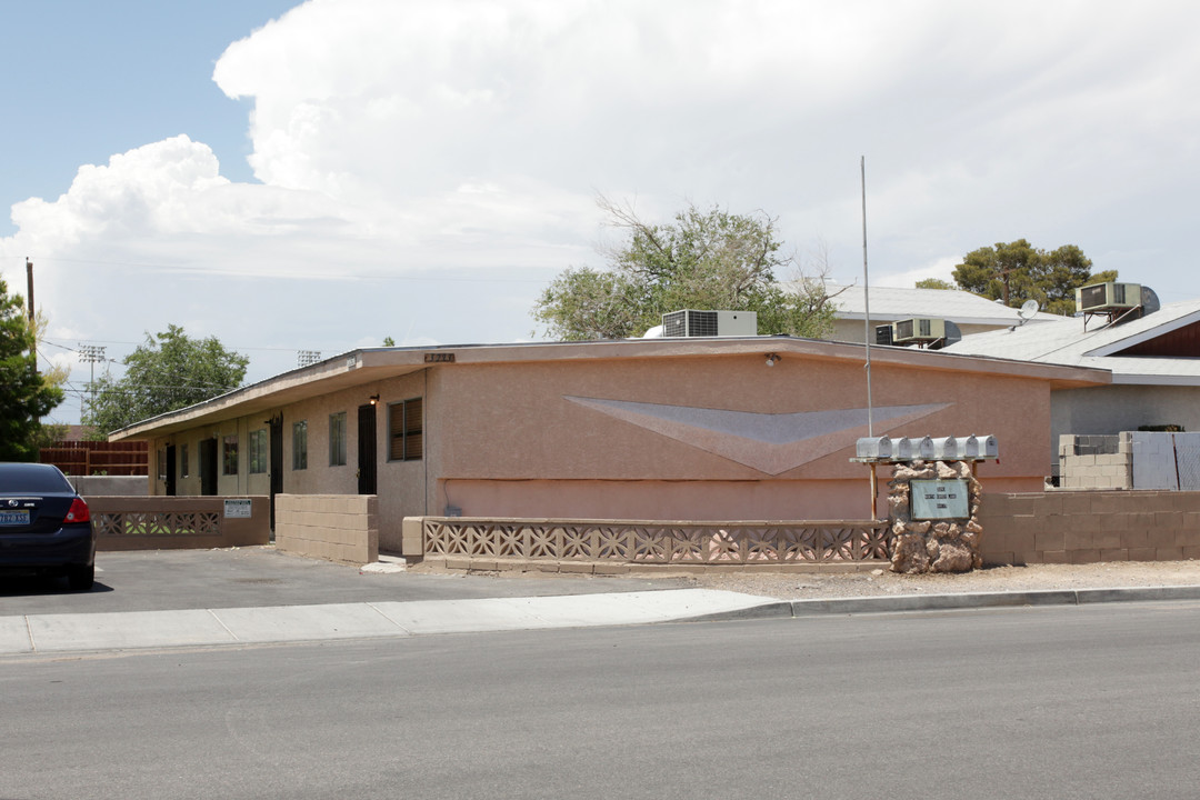 3293 Covey Ln in Las Vegas, NV - Building Photo