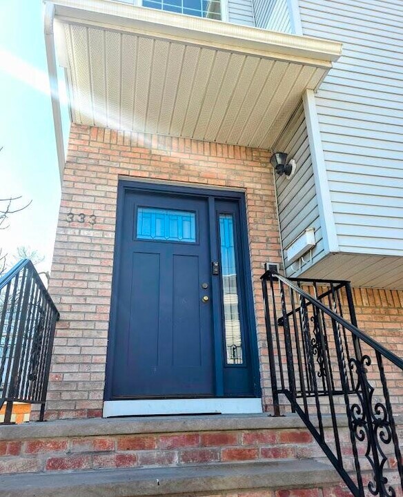 333 New York Ave in Jersey City, NJ - Building Photo