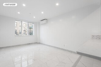 55 Stagg St in Brooklyn, NY - Building Photo - Building Photo