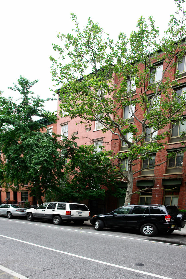 458 W 20th St in New York, NY - Building Photo - Building Photo