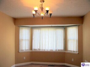 927 Woods Hollow Dr in Radcliff, KY - Building Photo - Building Photo