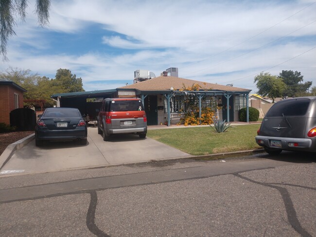 1858 E Avalon Dr in Phoenix, AZ - Building Photo - Building Photo