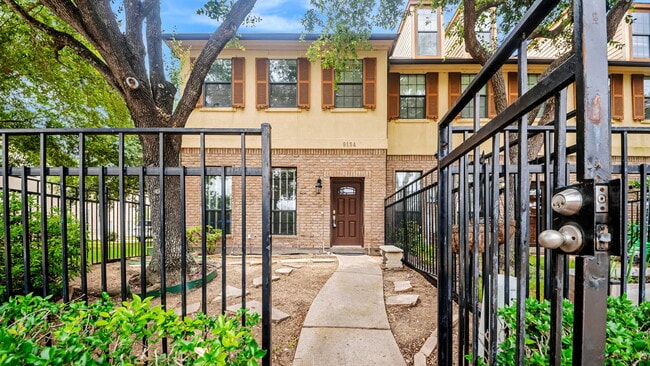 property at 9134 Lakes At 610 Dr