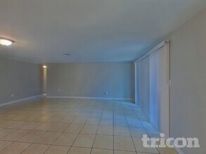 5811 Oxford Dr in Tampa, FL - Foto de edificio - Building Photo