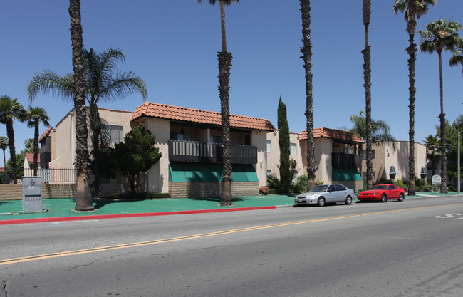 Casa Grande Apartments in Hemet, CA - Building Photo - Building Photo