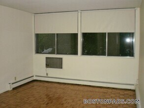 1455 Commonwealth Ave, Unit 617 in Boston, MA - Foto de edificio - Building Photo