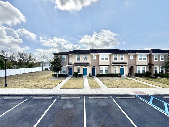 8955 Walnut Gable Ct