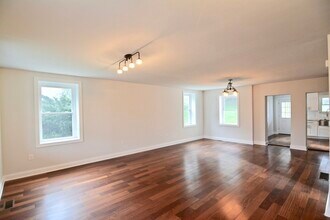 147 Lachenour Ave in Easton, PA - Building Photo - Building Photo