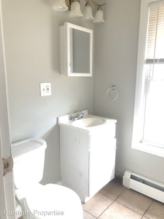 2 Silver Pl in Waterville, ME - Building Photo