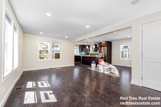 70 Stanley Ave in Medford, MA - Foto de edificio - Building Photo