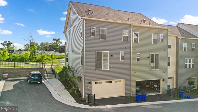 10105 Kings Grove Wy in Damascus, MD - Foto de edificio - Building Photo